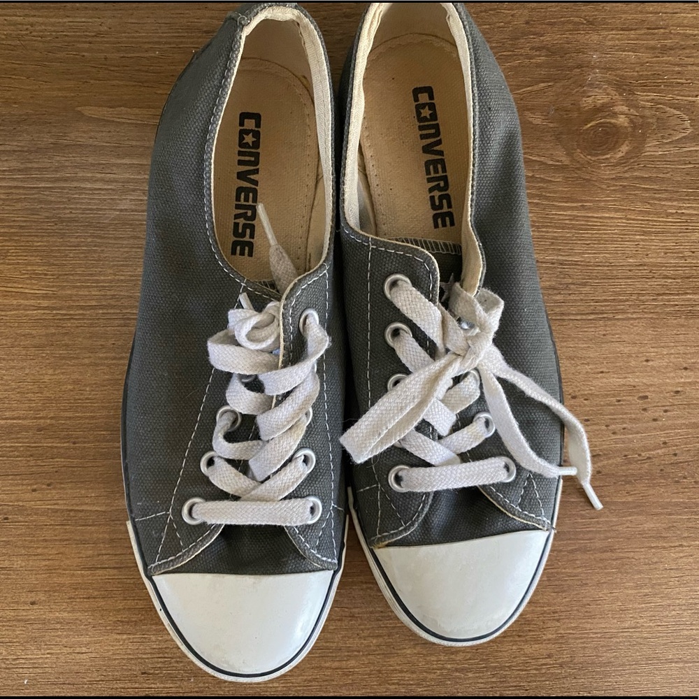 Converse shoes - Picture 1 of 2
